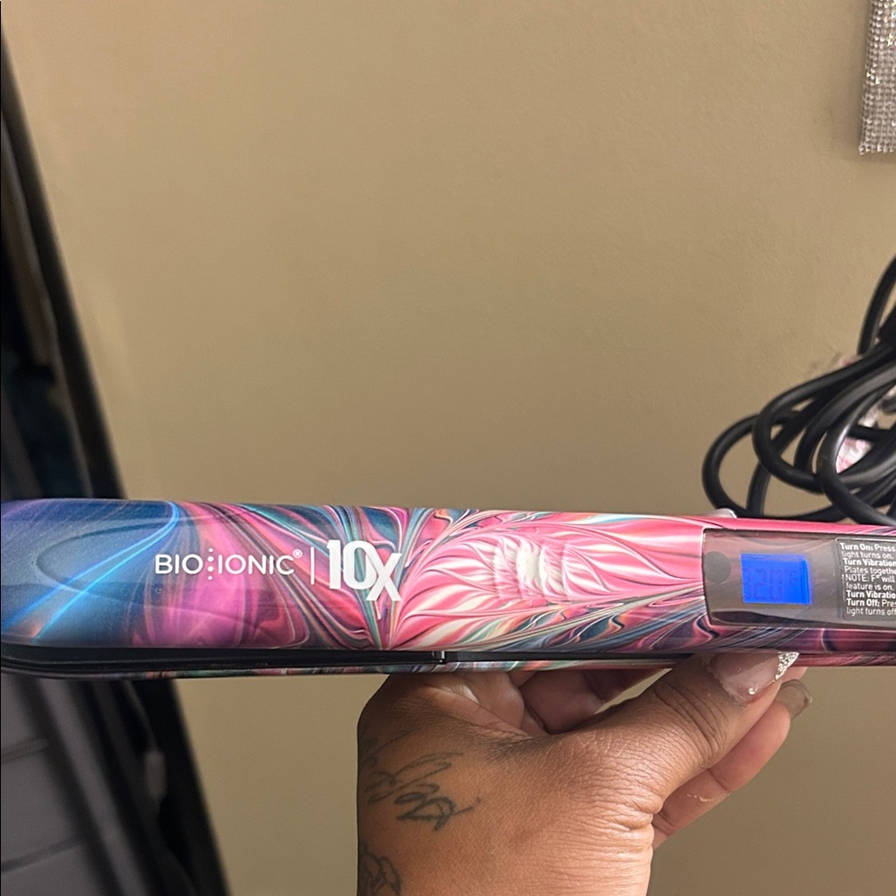 Bio Ionic 10X Hair Straightener - Pink and Black vibration plates